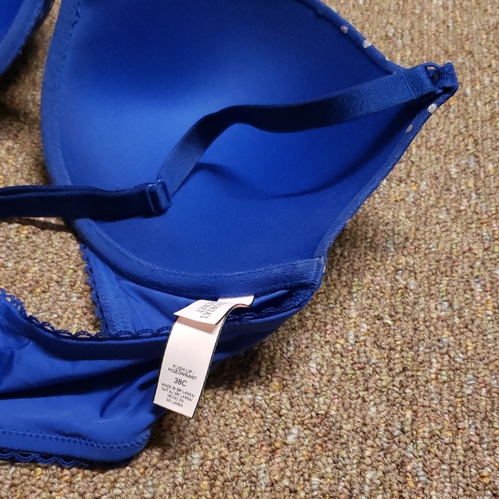 Victoria Secret Bra - Picture 2 of 4